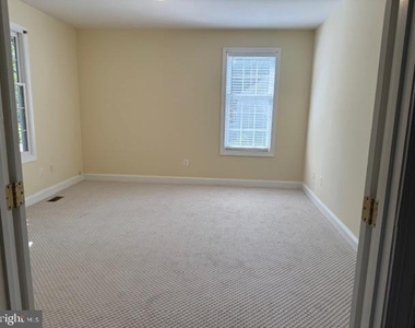 305 Flannery Lane - Photo Thumbnail 5
