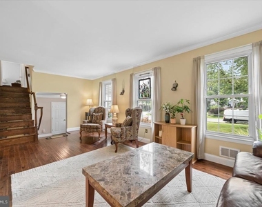 19829 Spurrier Avenue - Photo Thumbnail 5