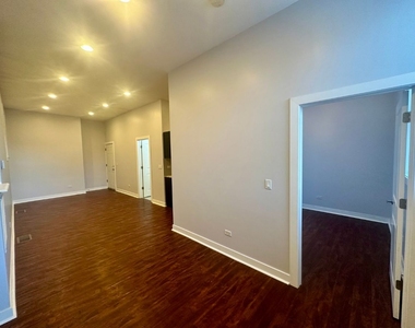 2942 W Montrose Ave - Photo Thumbnail 11