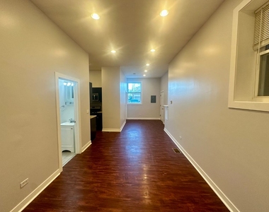 2942 W Montrose Ave - Photo Thumbnail 3