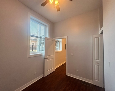 2942 W Montrose Ave - Photo Thumbnail 7