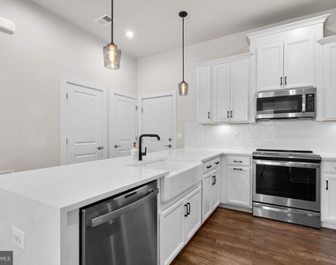 16302 Connors Way - Photo Thumbnail 7