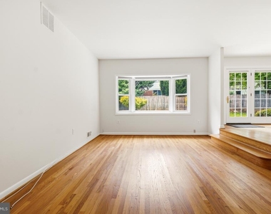 11840 Enid Drive - Photo Thumbnail 8