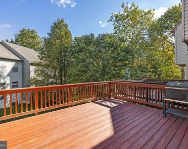 9525 Clocktower Lane - Photo Thumbnail 17