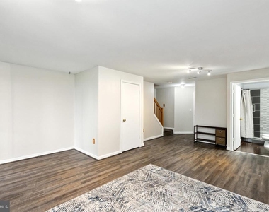 9525 Clocktower Lane - Photo Thumbnail 14