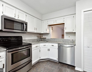 9525 Clocktower Lane - Photo Thumbnail 4