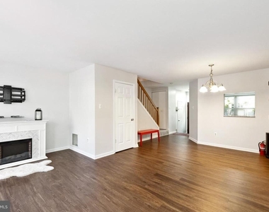 9525 Clocktower Lane - Photo Thumbnail 6