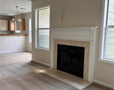 6716-7 Willowbrook Drive - Photo Thumbnail 6