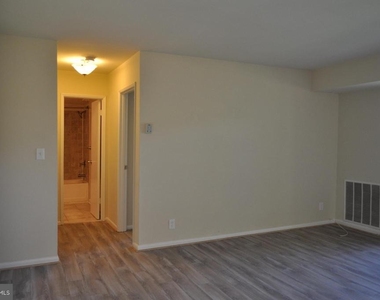 6091 Majors Lane - Photo Thumbnail 3