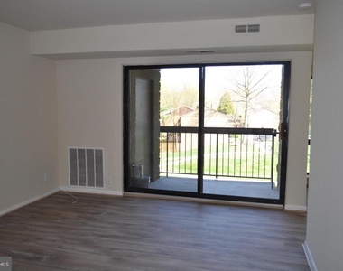 6091 Majors Lane - Photo Thumbnail 4