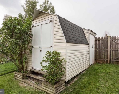 453 Berry Court - Photo Thumbnail 17