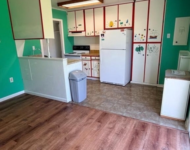 453 Berry Court - Photo Thumbnail 6