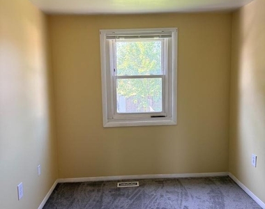 453 Berry Court - Photo Thumbnail 12
