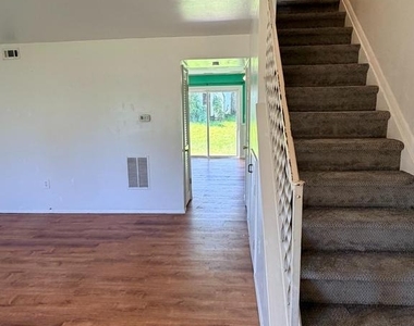 453 Berry Court - Photo Thumbnail 3