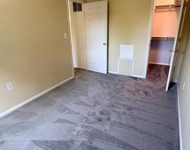 453 Berry Court - Photo Thumbnail 15
