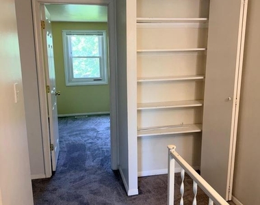 453 Berry Court - Photo Thumbnail 11