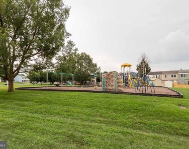 453 Berry Court - Photo Thumbnail 19