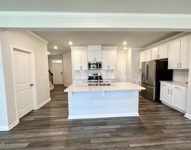 108 Jade Creek Drive - Photo Thumbnail 6
