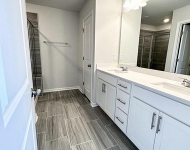 108 Jade Creek Drive - Photo Thumbnail 21