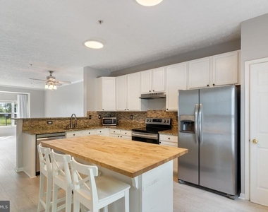 8212 Silverton Court - Photo Thumbnail 10