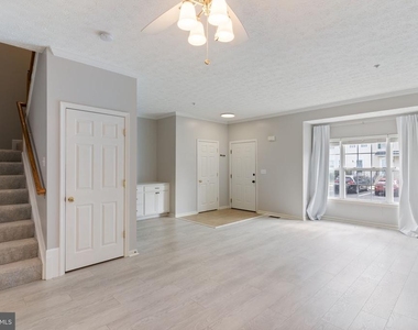 8212 Silverton Court - Photo Thumbnail 6