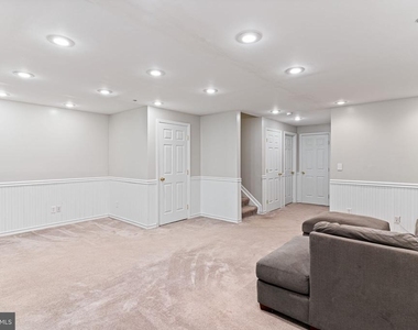 8212 Silverton Court - Photo Thumbnail 16