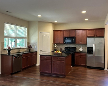 713 Bay Bouquet Lane - Photo Thumbnail 8