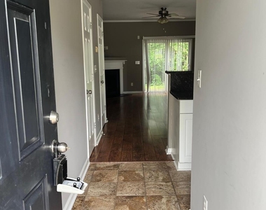 321 Woodson Drive - Photo Thumbnail 3