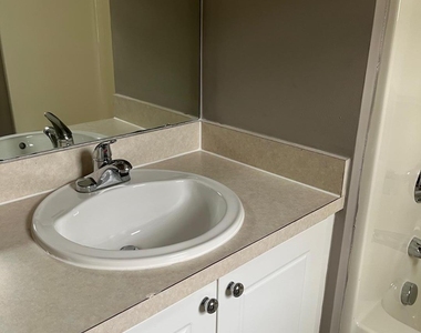 321 Woodson Drive - Photo Thumbnail 15