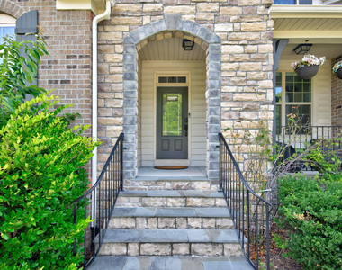 109 Hico Way - Photo Thumbnail 3