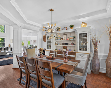 109 Hico Way - Photo Thumbnail 8