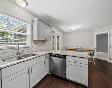 8324 Bellingham Circle - Photo Thumbnail 4
