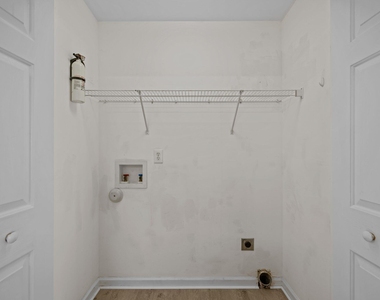 404 Foxbridge Court - Photo Thumbnail 16
