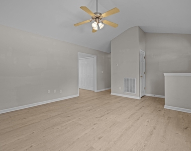 404 Foxbridge Court - Photo Thumbnail 5