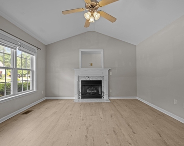 404 Foxbridge Court - Photo Thumbnail 8