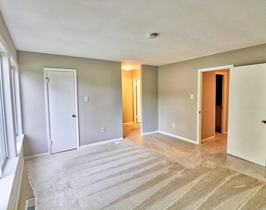 449 Colonial Ridge Lane - Photo Thumbnail 12