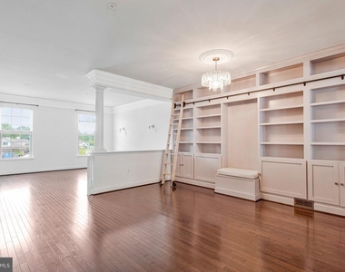 703 Skippers Lane - Photo Thumbnail 10