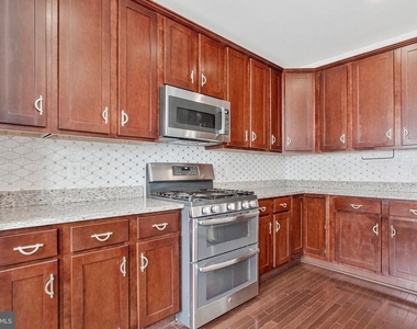 703 Skippers Lane - Photo Thumbnail 2