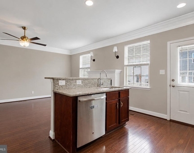 703 Skippers Lane - Photo Thumbnail 7