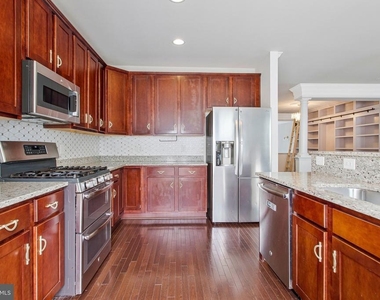 703 Skippers Lane - Photo Thumbnail 5