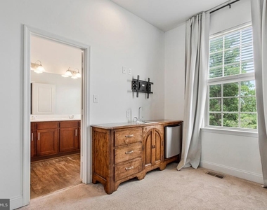 703 Skippers Lane - Photo Thumbnail 23