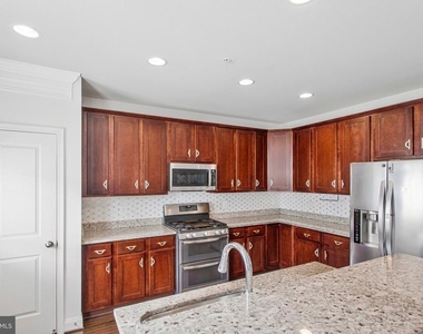 703 Skippers Lane - Photo Thumbnail 3