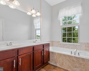 703 Skippers Lane - Photo Thumbnail 24