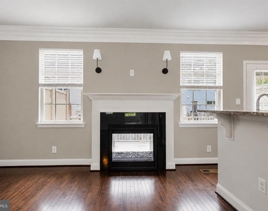 703 Skippers Lane - Photo Thumbnail 9