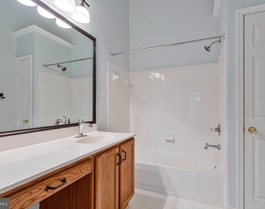 616 Bellerive Court - Photo Thumbnail 12