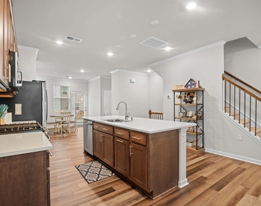 728 Cormiche Lane - Photo Thumbnail 9