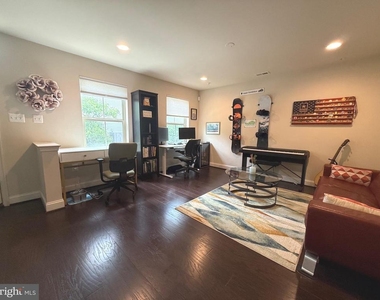 104 Vanguard Lane - Photo Thumbnail 3