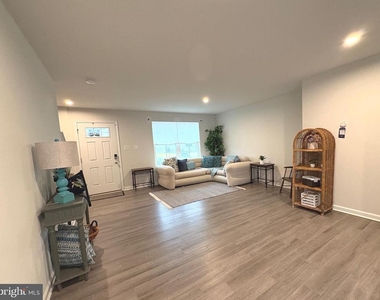 27003 Greenleaf Drive - Photo Thumbnail 4