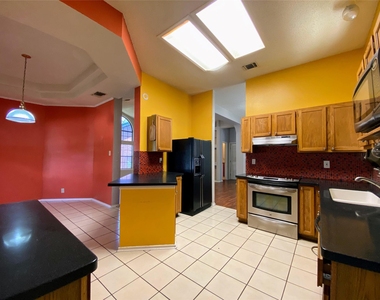 3215 Tree Grove Dr - Photo Thumbnail 10