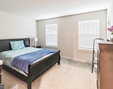 604 Longleaf Drive - Photo Thumbnail 12